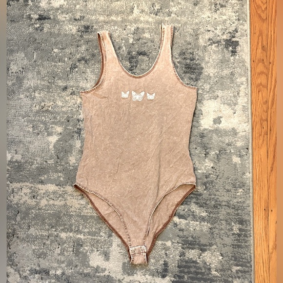 Urban Nation vintage wash embroidered butterfly bodysuit, SZ XS - Picture 1 of 6